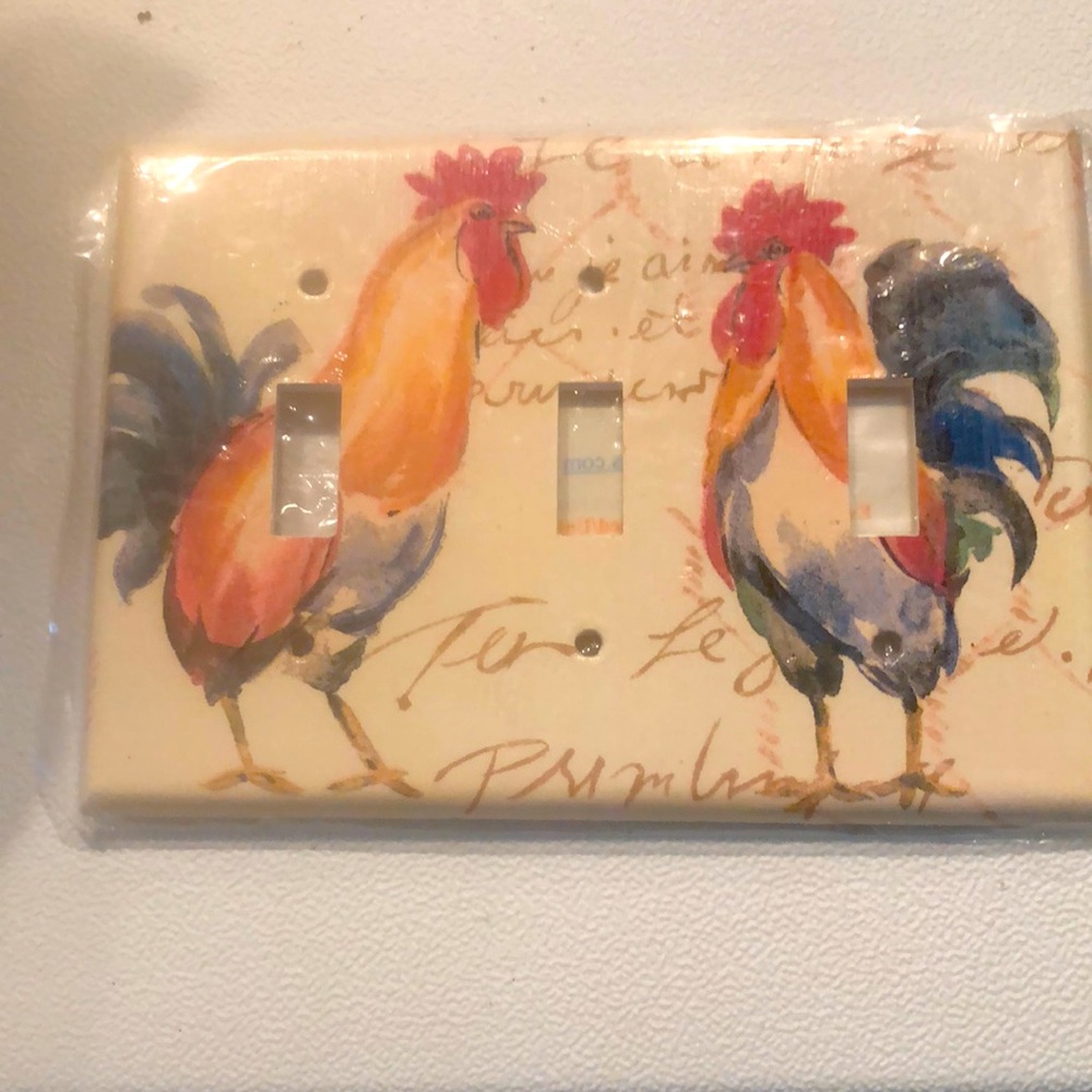 Roasters for you.NWT 3 switch wall plate. with/hardware.Estate sale item,plastic